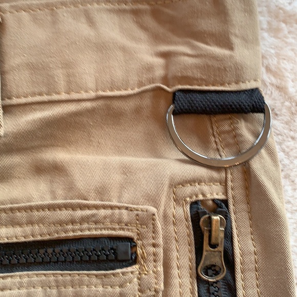 NWT. Cargo shorts - Picture 6 of 9